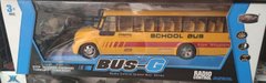 Школьный автобус на радиоуправлении со световыми и звуковыми эффектами 666-677
